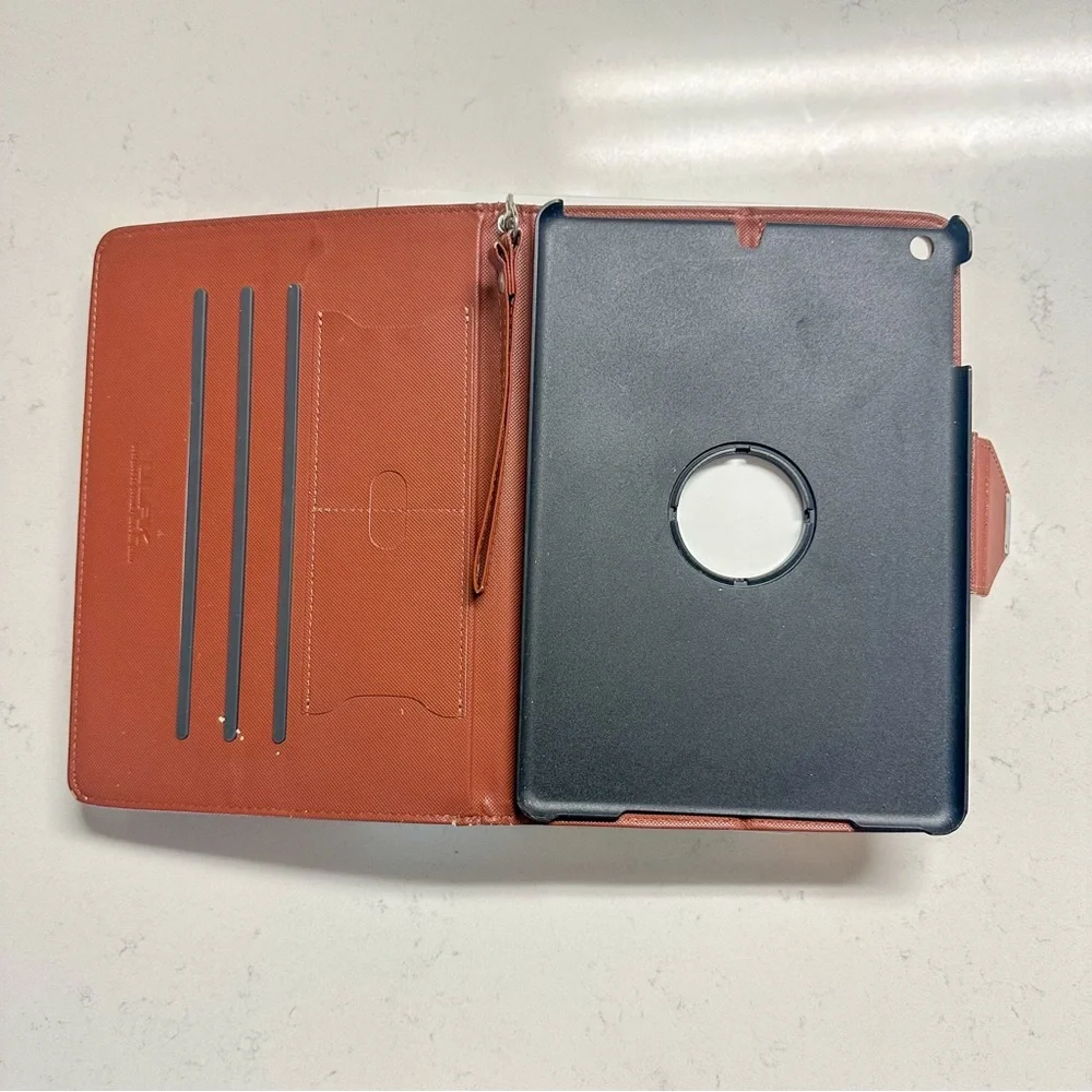 iPad Air 1st Gen 📱 16GB Wi-Fi + Box, Adapter, & Bonus Case – Good Condition! - Picture 11 of 11